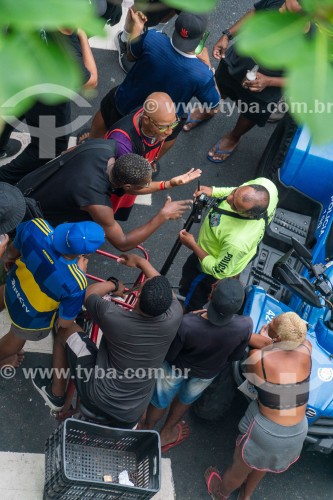 Repressão policial à vendedores ambulantes - Arpoador - Rio de Janeiro - Rio de Janeiro (RJ) - Brasil