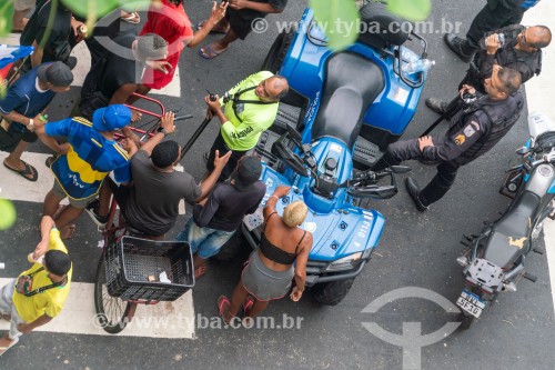 Repressão policial à vendedores ambulantes - Arpoador - Rio de Janeiro - Rio de Janeiro (RJ) - Brasil