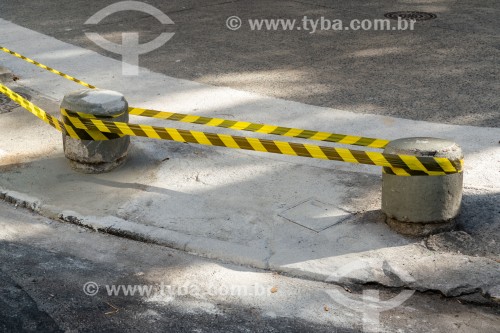 Calçada interditada para obra no Posto 6 - Rio de Janeiro - Rio de Janeiro (RJ) - Brasil