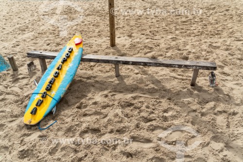 Prancha de Surf decorativa na Praia de Copacabana - Rio de Janeiro - Rio de Janeiro (RJ) - Brasil