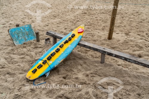 Prancha de Surf decorativa na Praia de Copacabana - Rio de Janeiro - Rio de Janeiro (RJ) - Brasil