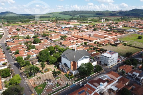 Foto feita com drone do Santuário de Nossa Senhora Aparecida na Praça Padre Donizetti - Local onde estão depositados seus restos mortais - Circuito Caminho da Fé - Tambaú - São Paulo (SP) - Brasil