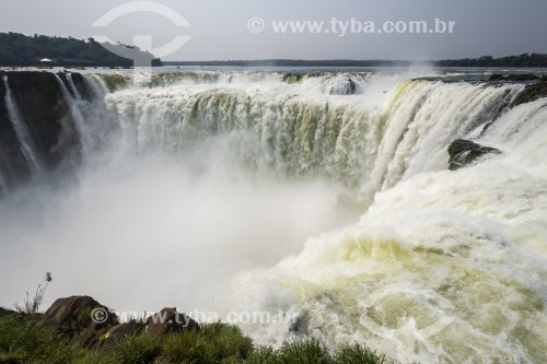 Cachoeiras no Parque Nacional do Iguaçu - Fronteira entre Brasil e Argentina - Foz do Iguaçu - Paraná (PR) - Brasil