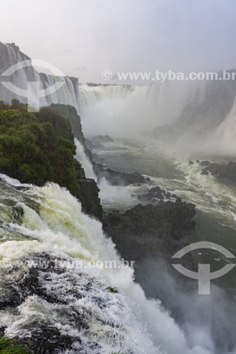 Cachoeiras no Parque Nacional do Iguaçu - Fronteira entre Brasil e Argentina - Foz do Iguaçu - Paraná (PR) - Brasil