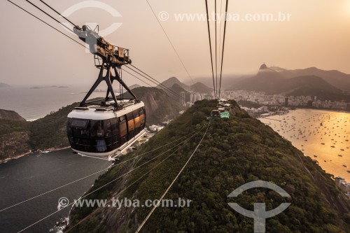 Bondinho fazendo a travessia entre o Morro da Urca e o Pão de Açúcar - Rio de Janeiro - Rio de Janeiro (RJ) - Brasil