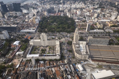 Vista aérea da Estação Ferroviária Central do Brasil e do Palácio Duque de Caxias (1941)  - Rio de Janeiro - Rio de Janeiro (RJ) - Brasil