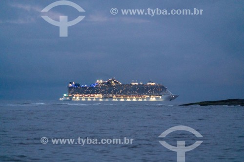 Navio cruzeiro visto da Praia de Copacabana - Rio de Janeiro - Rio de Janeiro (RJ) - Brasil