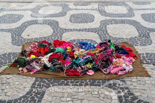 Biquinis à venda no calçadão da Praia de Ipanema - Rio de Janeiro - Rio de Janeiro (RJ) - Brasil