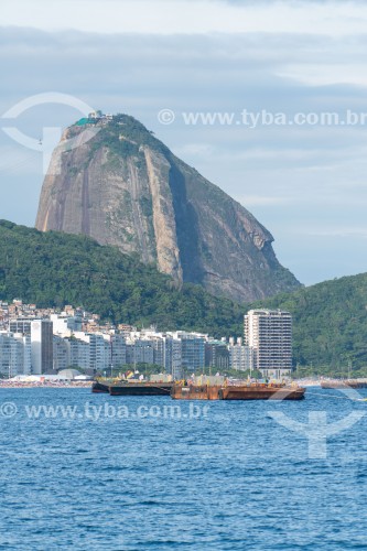 Balsa com fogos de artifício que serão utilizados no reveillon da Praia de Copacabana - Rio de Janeiro - Rio de Janeiro (RJ) - Brasil