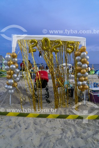 Trecho da Praia de Copacabana decorado para Reveillon 2025 - Rio de Janeiro - Rio de Janeiro (RJ) - Brasil