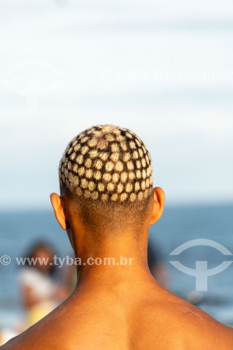 Jovem com cabelo cortado e pintado - Moda masculina - Rio de Janeiro - Rio de Janeiro (RJ) - Brasil