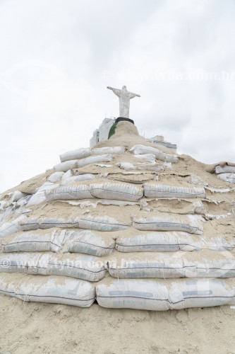 Escultura de areia representando o Cristo Redentor -  Praia de Copacabana - Rio de Janeiro - Rio de Janeiro (RJ) - Brasil