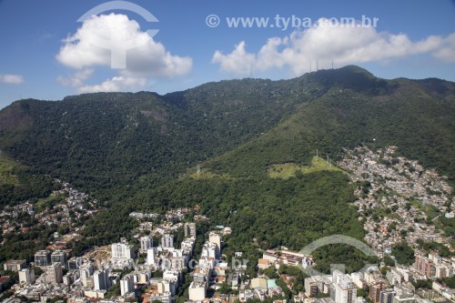 Vista aérea de parte da Tijuca com Morro da Formiga e setor B do Parque Nacional da Tijuca - Rio de Janeiro - Rio de Janeiro (RJ) - Brasil