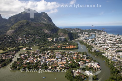 Vista aérea da Ilha da Gigóia com a Pedra da Gávea ao fundo - Rio de Janeiro - Rio de Janeiro (RJ) - Brasil