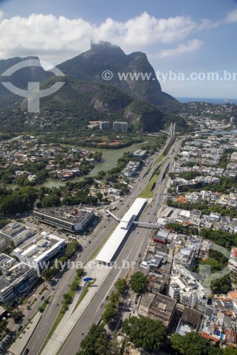 Vista aérea da estação Jardim Oceânico do BRT (Corredor Transoeste) - Rio de Janeiro - Rio de Janeiro (RJ) - Brasil