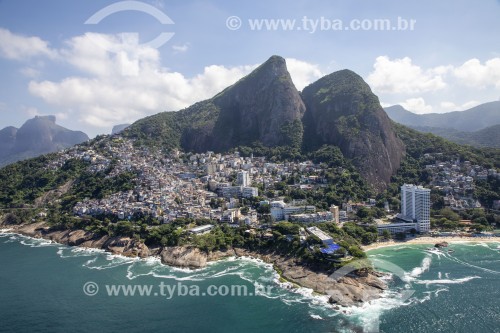 Vista aérea do Morro Dois Irmãos com a Favela do Vidigal - Rio de Janeiro - Rio de Janeiro (RJ) - Brasil