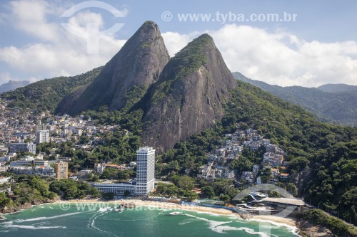 Vista aérea do Morro Dois Irmãos com a Favela do Vidigal - Rio de Janeiro - Rio de Janeiro (RJ) - Brasil