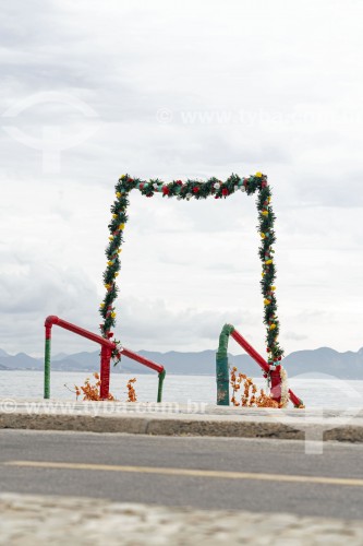 Rampa de acesso à Praia de Copacabana decorada com flores - Rio de Janeiro - Rio de Janeiro (RJ) - Brasil