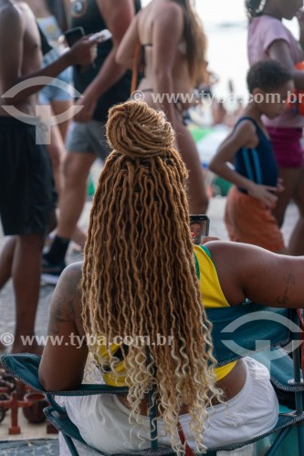 Mulher negra com tranças no cabelo em estilo dread - Rio de Janeiro - Rio de Janeiro (RJ) - Brasil