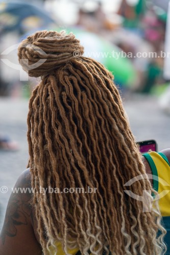 Mulher negra com tranças no cabelo em estilo dread - Rio de Janeiro - Rio de Janeiro (RJ) - Brasil