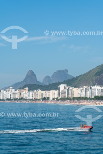 Vista da Praia de Copacabana com Morro Dois Irmãos e Pedra da Gávea ao fundo - Rio de Janeiro - Rio de Janeiro (RJ) - Brasil