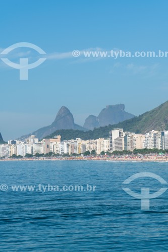 Vista da Praia de Copacabana com Morro Dois Irmãos e Pedra da Gávea ao fundo - Rio de Janeiro - Rio de Janeiro (RJ) - Brasil