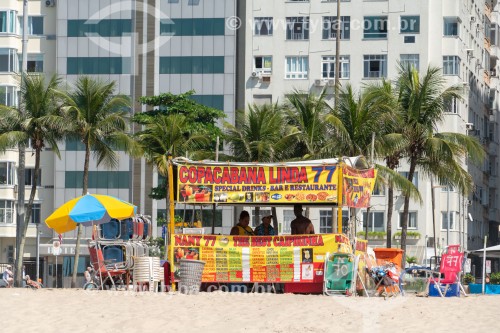 Barraca de comércio na orla da Praia de Copacabana - Rio de Janeiro - Rio de Janeiro (RJ) - Brasil