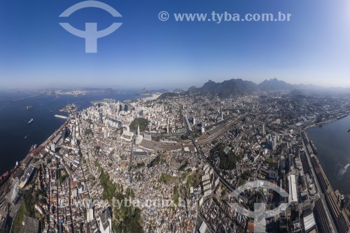 Foto feita com drone da região central do Rio de Janeiro com o Pão de Açúcar ao fundo - Rio de Janeiro - Rio de Janeiro (RJ) - Brasil