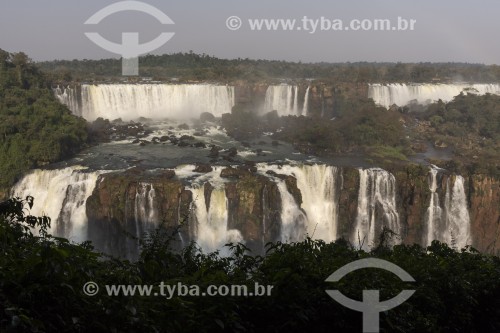 Cachoeiras no Parque Nacional do Iguaçu - Fronteira entre Brasil e Argentina - Foz do Iguaçu - Paraná (PR) - Brasil