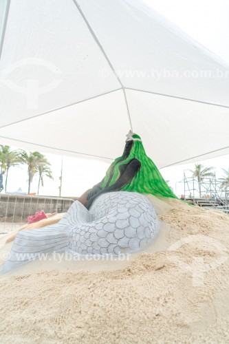 Escultura de areia em homenagem à Iemanjá feita pelo artista Rogean Rodrigues no dia da festa de Iemanjá - Praia do Arpoador - Rio de Janeiro - Rio de Janeiro (RJ) - Brasil