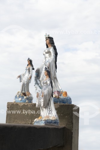 Estátua de Iemanjá durante a Festa de Yemanjá na Praia do Arpoador - Rio de Janeiro - Rio de Janeiro (RJ) - Brasil