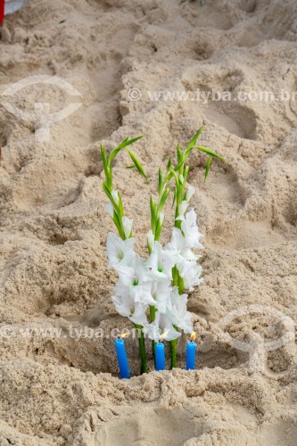 Oferendas para Iemanjá Durante a festa no dia da Rainha do Mar - Praia do Arpoador - Rio de Janeiro - Rio de Janeiro (RJ) - Brasil