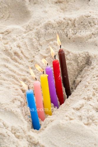 Oferendas para Iemanjá Durante a festa no dia da Rainha do Mar - Praia do Arpoador - Rio de Janeiro - Rio de Janeiro (RJ) - Brasil