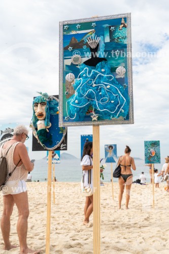 Exposição Saudação a Iemanjá organizada pelo Tabuleta Itinerante com mais 50 artistas durante a festa no dia da Rainha do Mar - Praia do Arpoador - Rio de Janeiro - Rio de Janeiro (RJ) - Brasil