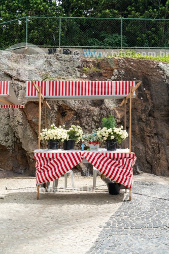 Oferendas para Iemanjá Durante a festa no dia da Rainha do Mar - Praia do Arpoador - Rio de Janeiro - Rio de Janeiro (RJ) - Brasil