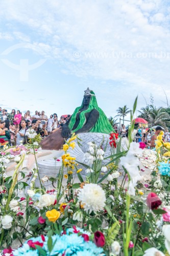 Escultura de areia em homenagem à Iemanjá feita pelo artista Rogean Rodrigues no dia da festa de Iemanjá - Praia do Arpoador - Rio de Janeiro - Rio de Janeiro (RJ) - Brasil