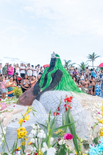 Escultura de areia em homenagem à Iemanjá feita pelo artista Rogean Rodrigues no dia da festa de Iemanjá - Praia do Arpoador - Rio de Janeiro - Rio de Janeiro (RJ) - Brasil