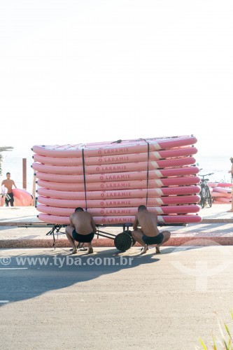 Pranchas de stand up paddle no Posto 6 da Praia de Copacabana - Rio de Janeiro - Rio de Janeiro (RJ) - Brasil