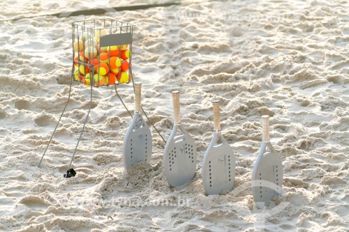 Raquetes para prática de Beach Tenis - Praia de Copacabana - Rio de Janeiro - Rio de Janeiro (RJ) - Brasil