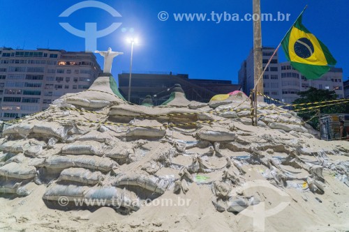 Escultura de areia representando o Cristo Redentor -  Praia de Copacabana - Rio de Janeiro - Rio de Janeiro (RJ) - Brasil