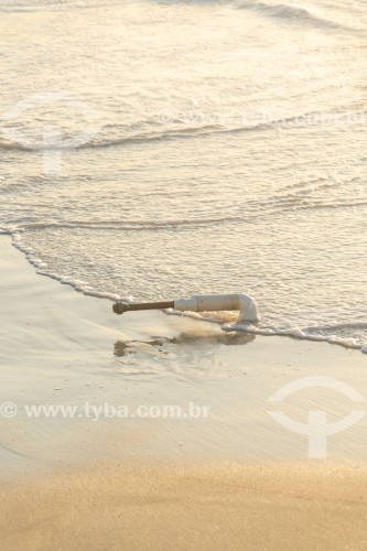 Cano que fornece água para chuveiros da orla da Praia de Copacabana - Rio de Janeiro - Rio de Janeiro (RJ) - Brasil