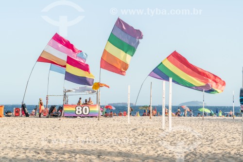 Bandeiras com as cores do Arco Íris, símbolo do movimento LGBTQIA+ - Praia de Copacabana - Rio de Janeiro - Rio de Janeiro (RJ) - Brasil