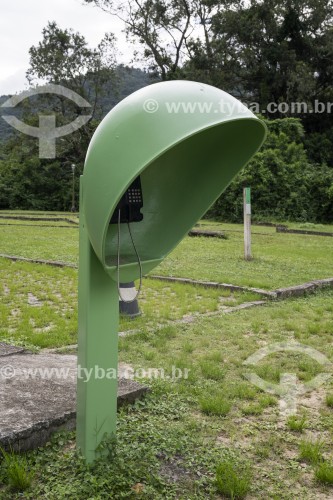 Cabine telefônica (orelhão) na Vila de Dois Rios - Angra dos Reis - Rio de Janeiro (RJ) - Brasil
