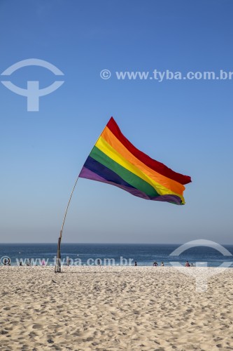 Bandeira com as cores do Arco Íris, símbolo do movimento LGBTQIA+ - Praia do Leme - Rio de Janeiro - Rio de Janeiro (RJ) - Brasil