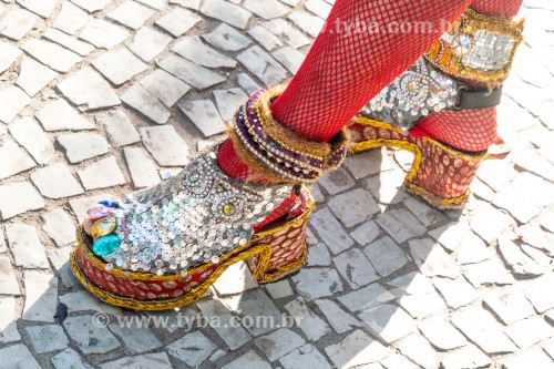 Detalhe do sapato de folião no bloco de carnaval de rua Banda de Ipanema - Rio de Janeiro - Rio de Janeiro (RJ) - Brasil