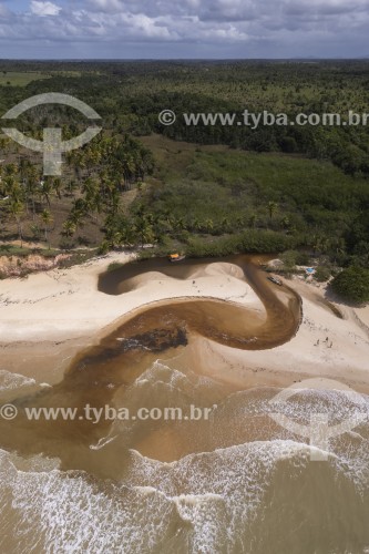 Foto feita com drone de foz de rio na Praia do Imbassuaba - Prado - Bahia (BA) - Brasil