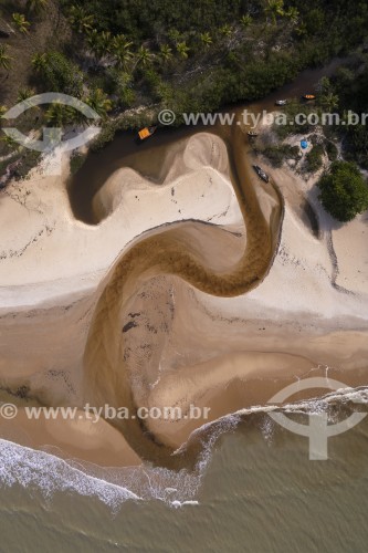Foto feita com drone de foz de rio na Praia do Imbassuaba - Prado - Bahia (BA) - Brasil