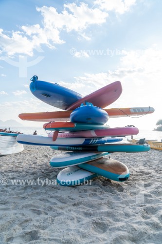 Pranchas de stand up paddle no Posto 6 da Praia de Copacabana - Rio de Janeiro - Rio de Janeiro (RJ) - Brasil