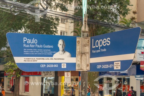 Placa de rua em homenagem ao ator Paulo Gustavo - Esquina das Ruas Lopes Trovão e Ator Paulo Gustavo - Niterói - Rio de Janeiro (RJ) - Brasil