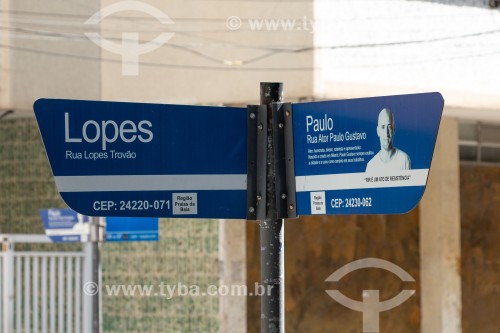 Placa de rua em homenagem ao ator Paulo Gustavo - Esquina das Ruas Lopes Trovão e Ator Paulo Gustavo - Niterói - Rio de Janeiro (RJ) - Brasil
